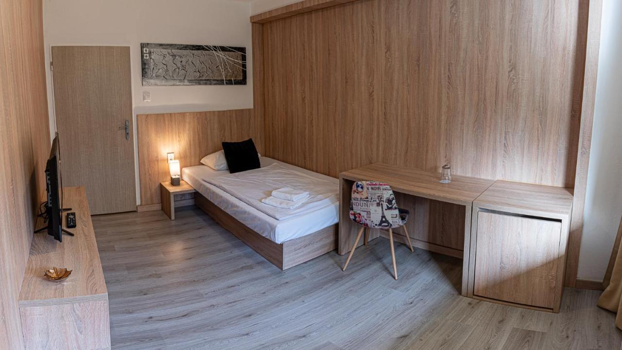Hotel Garni Považská Bystrica Esterno foto