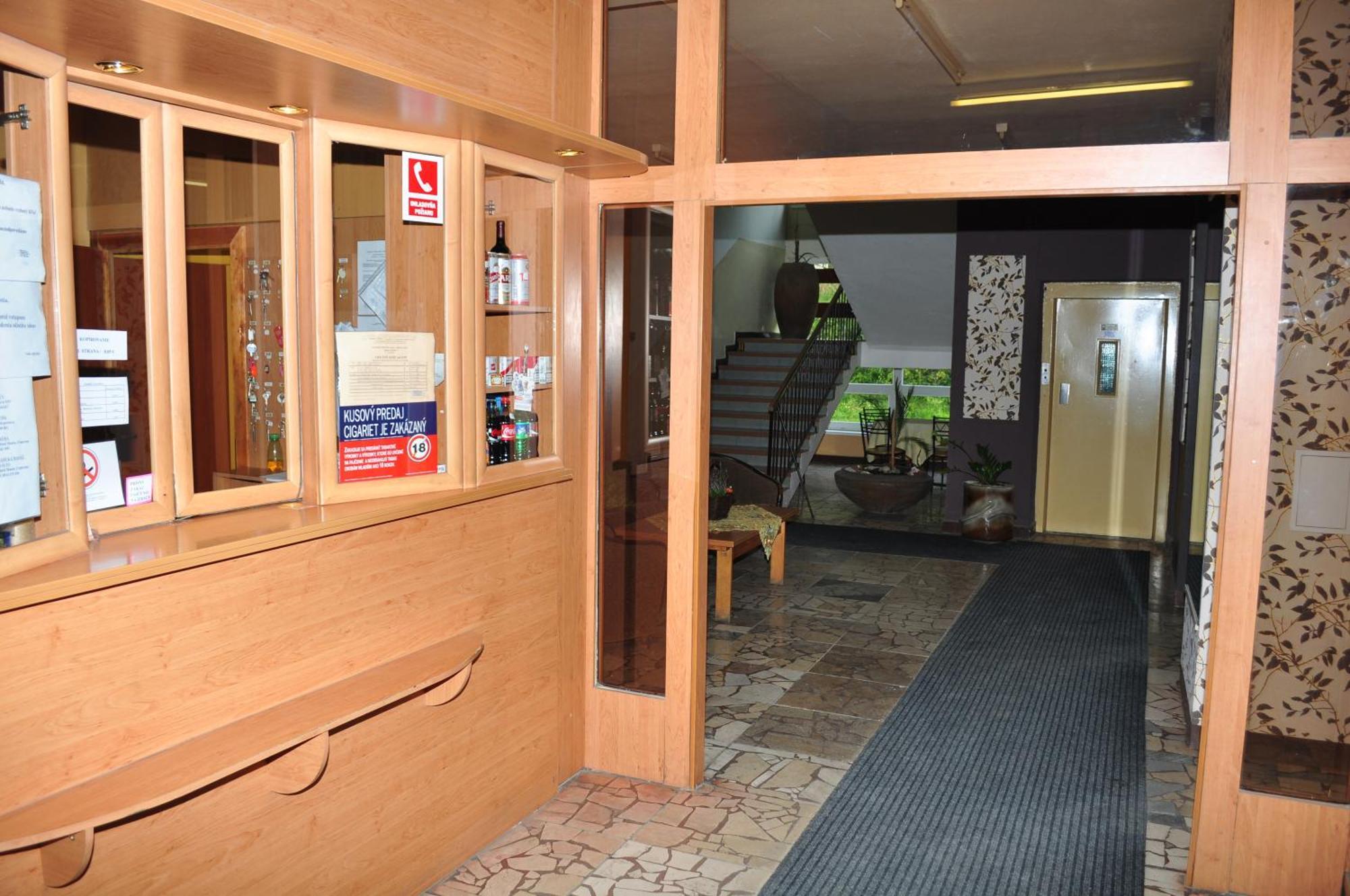 Hotel Garni Považská Bystrica Esterno foto