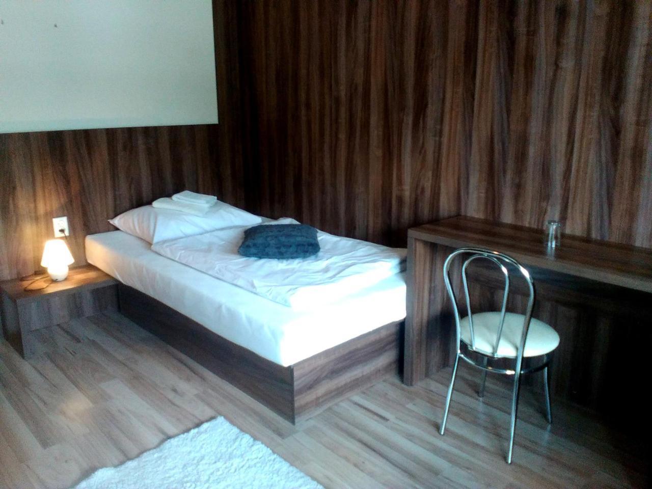 Hotel Garni Považská Bystrica Esterno foto