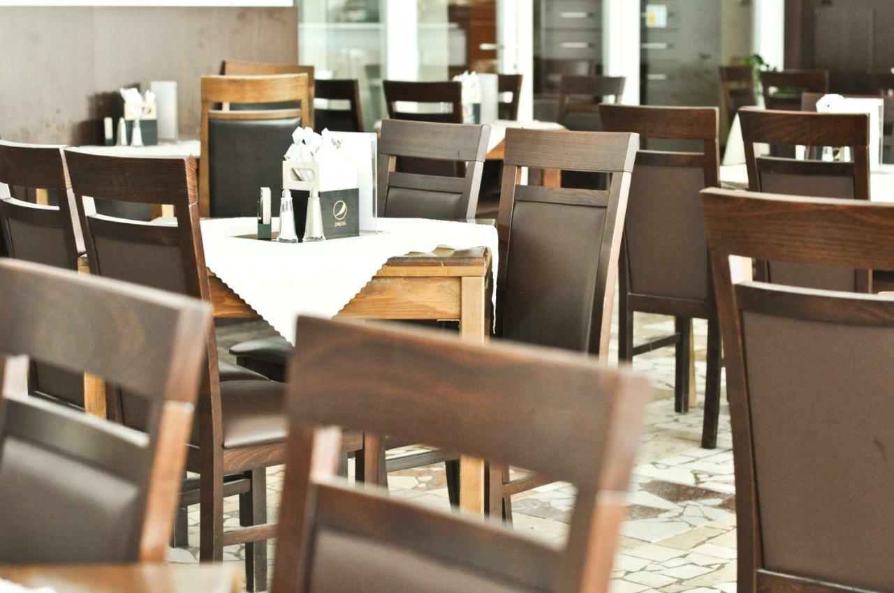 Hotel Garni Považská Bystrica Esterno foto
