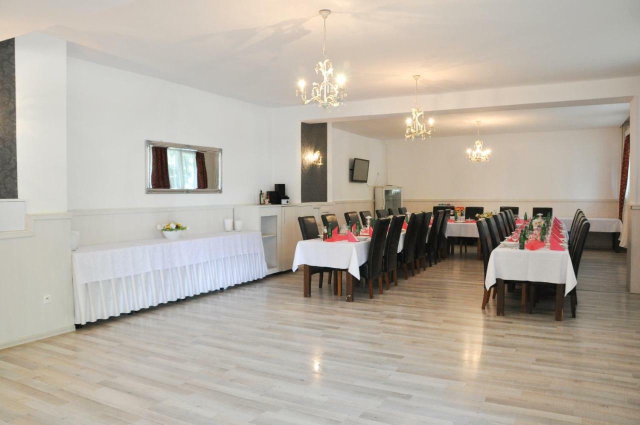 Hotel Garni Považská Bystrica Esterno foto